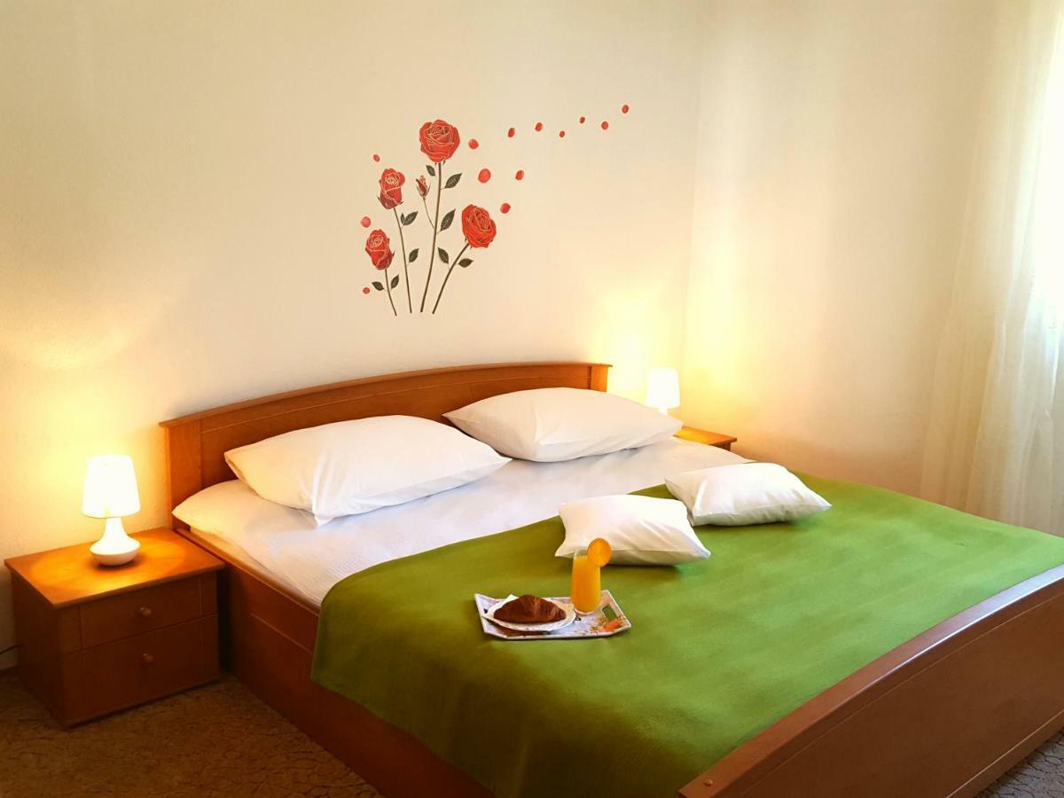 Apartmani Bezma Bol Esterno foto