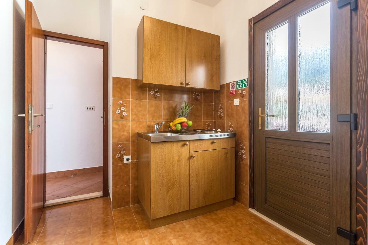 Apartmani Bezma Bol Esterno foto